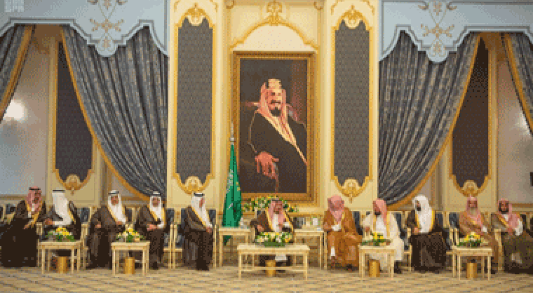خادم الحرمين الشريفين يستقبل أصحاب السمو والفضيلة والمعالي وجمعاً من المواطنين