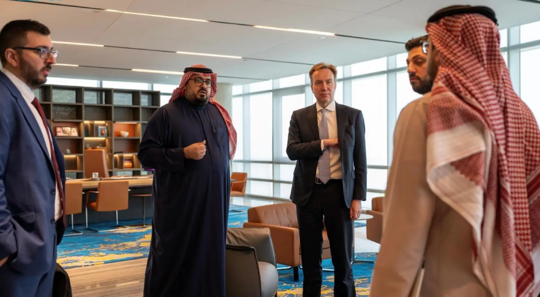Economy Minister, World Economic Forum President Discuss Preparations for WEF Special Meeting