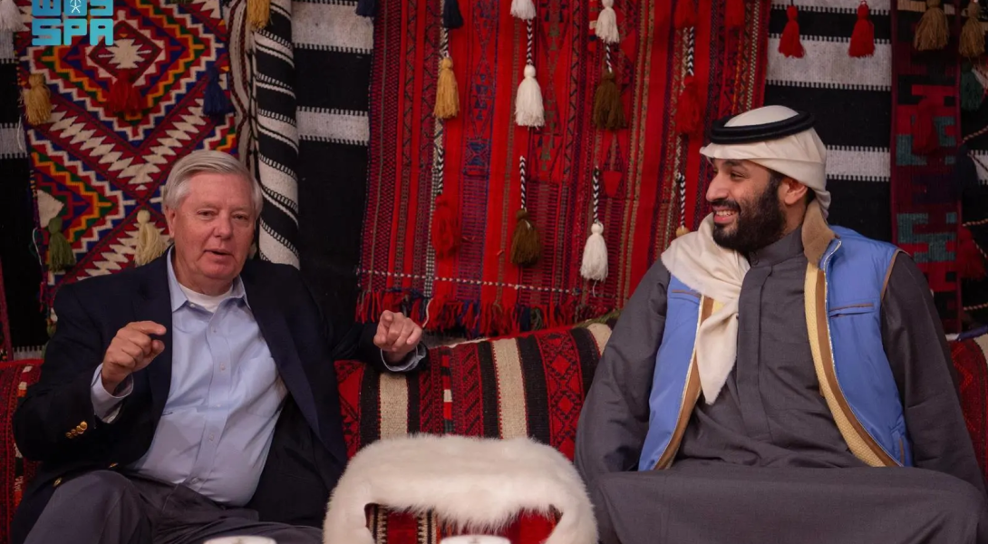 سمو ولي العهد يجتمع مع السيناتور الأمريكي ليندسي غراهام